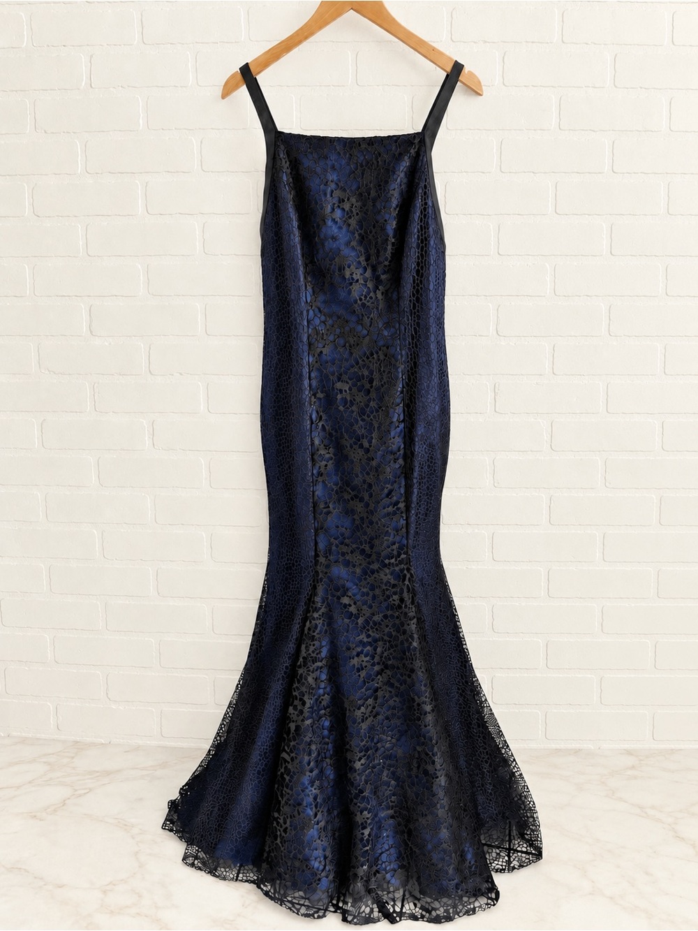 Monique Lhuillier Dark Mermaid Lace Gown Open Back Train Sz 6 - Picture 4 of 16